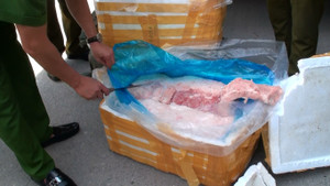 Video: Kinh hãi nhìn hơn 10 tấn nầm lợn bẩn mới bị thu giữ