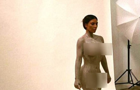 Kim 'siêu vòng 3' bị chỉ trích vì đăng quá nhiều ảnh nude