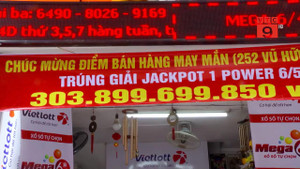 Đại lý căng băng rôn tìm chủ nhân giải Jackpot 304 tỷ đồng