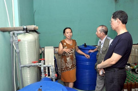 Bà Hồng và bí mật công thức chế nước lau nhà từ rác thải