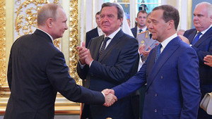 Tổng thống Putin đề cử ông Medvedev vào vị trí Thủ tướng Nga