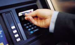 Ngân hàng Nhà nước chỉ đạo dừng tăng phí rút tiền ATM