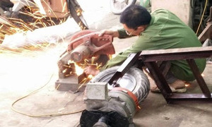 Lão nông chế tạo thành công máy cấy lúa giúp vợ việc đồng áng