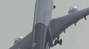 Video: Thót tim xem máy bay dân dụng cất cánh thẳng đứng như máy bay chiến đấu