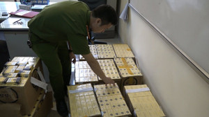 Video: Bắt thanh niên tuồn 6.000 bao thuốc lá nhập lậu vào Hà Nội