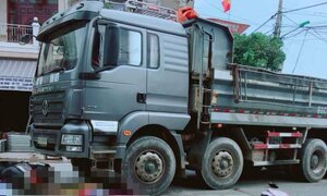 Bị xe tải tông ngay giao lộ, nam 9X chết thảm tại chỗ