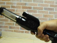 Chủ quán cà phê báo bị khách dùng roi điện tấn công, cướp tài sản