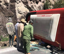 Lật xe khách, gần 30 cán bộ hưu trí thương vong