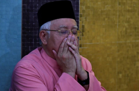 Cựu thủ tướng Malaysia và vợ bị cấm xuất ngoại