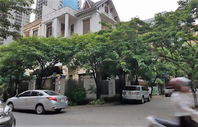 Tài xế Mai Linh bị đánh phun máu: Tên côn đồ lái xe Mercedes không dám lên tiếng