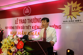 Trao giải cho khách hàng tham gia chương trình