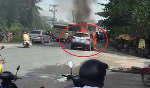 Clip: Ô tô đang đi bỗng cháy dữ dội kèm tiếng nổ ở Vĩnh Long
