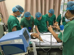 Chủ tịch TP.HCM đến bệnh viện thăm nhóm hiệp sĩ bị đâm khi bắt cướp