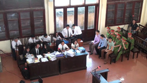 VIDEO trực tiếp: Phiên tòa xét xử bác sỹ Hoàng Công Lương