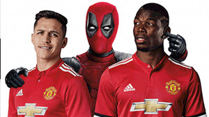 Deadpool đến nhà Beckham, chiếm Old Trafford bắt cầu thủ MU 'làm trò'