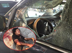 Kẻ tâm thần đập phá ô tô, đánh tài xế đẫm máu