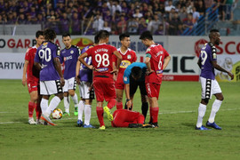 Cầu thủ nằm sân nhiều, HLV HAGL khẳng định không ăn vạ, câu giờ