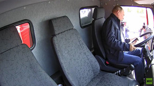 Video: Tổng thống Putin mặc giản dị, lái xe tải khánh thành cây cầu nối Nga với Crưm