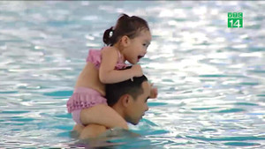 Muôn kiểu chống nắng nóng của dân Thủ đô