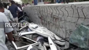 Clip: Kinh hoàng cảnh sập cầu vượt, hàng loạt ô tô bị đè nát, 18 người chết