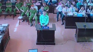 Clip: Bác sỹ Hoàng Công Lương bất ngờ xin giữ quyền im lặng trước tòa