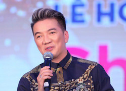 Đàm Vĩnh Hưng không ngại đường xa, nhiệt tình chúc mừng nhà thiết kế yêu thích