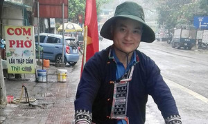Chỉ 132 nghìn đồng, chàng trai đạp xe hơn 2.000km 'theo dấu chân Bác'