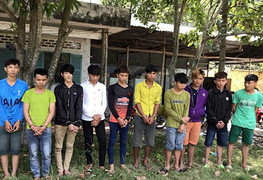 Hàng chục thanh - thiếu niên mang hung khí hỗn chiến khiến 3 người chết: Bắt 10 nghi can