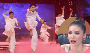 Minh Tú phấn khích với nhóm đấu võ trên nền nhạc ‘Dạ cổ hoài lang’