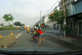 Cướp xông vào nhà trộm đồ, kéo lê cô gái hàng trăm mét trên đường ở Bình Dương