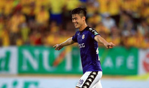 Duy Mạnh ra dấu đặc biệt cho HLV Park Hang Seo