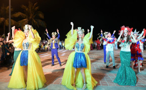 Vui quên lối về với chuỗi lễ hội đặc sắc tại 'thành phố pháo hoa' hè 2018