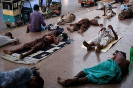 Nắng nóng kinh hoàng 44°C, 65 người chết trong vòng 3 ngày