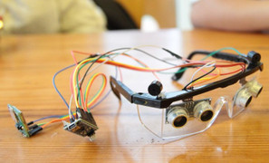 Nữ sinh sáng chế kính thông minh hỗ trợ người khiếm thị