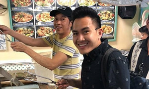 NSƯT Hoài Linh về thăm bố mẹ, vui vẻ hội ngộ con trai ruột tại Mỹ