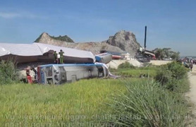 Video: Toàn cảnh vụ tai nạn tàu hỏa kinh hoàng ở Thanh Hóa