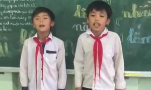 Clip: 2 học sinh cấp 1 đọc rap tặng cô giáo nhanh như máy khiến dân mạng choáng váng