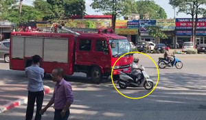 Clip: Nữ 'ninja' Lead hồn nhiên tạt đầu xe cứu hỏa trên phố Hà Nội