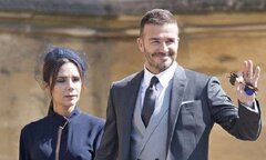 Victoria cau có suốt hôn lễ Hoàng tử Harry vì Beckham tiệc tùng chè chén với người đẹp khác?