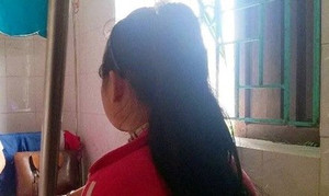 Cha dượng giở trò đồi bại với con riêng của vợ