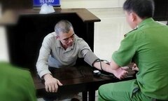Bị cáo giở 'chiêu', HĐXX phải tạm dừng phiên tòa 3 ngày