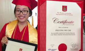 Quang Lê hạnh phúc khoe ảnh con gái nuôi Phương Mỹ Chi trong lễ tốt nghiệp