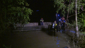 Dẫn con đi tập bơi sau khi nhậu, người đàn ông chết đuối thương tâm