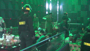 Đột kích quán bar, thu giữ nhiều ma túy cùng hung khí nguy hiểm