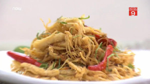 Cách làm gà khô lá chanh cực ngon cho cả nhà lai rai