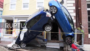 Clip: Lũ quét tấn công, cả thành phố hoang tàn như tận thế