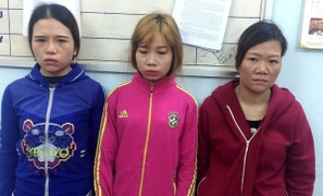 Bắt 3 'nữ quái' gạ khách massage kích dục để trộm tiền