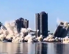 Video: Nhà cao tầng Trung Quốc bị phá sập sau 15 giây