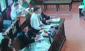 Xét xử bác sỹ Hoàng Công Lương, luật sư nói: 'Không phải thích trả lại hồ sơ là trả đâu'