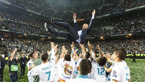 Zidane từ chức HLV Real Madrid: 'Thật khó để tiếp tục chiến thắng'